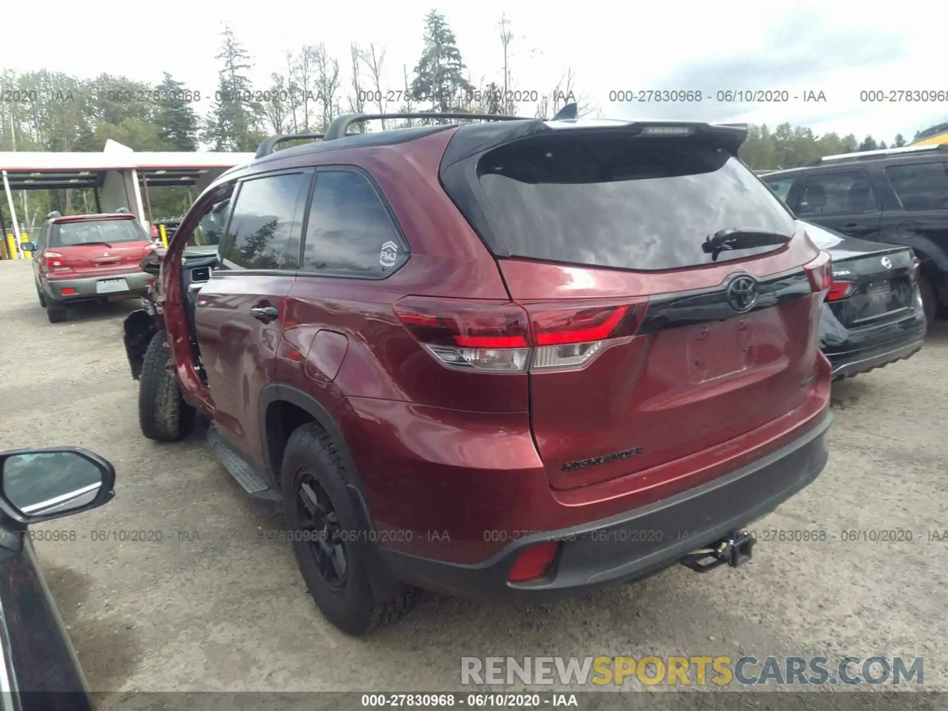 3 Photograph of a damaged car 5TDJZRFH8KS975051 TOYOTA HIGHLANDER 2019