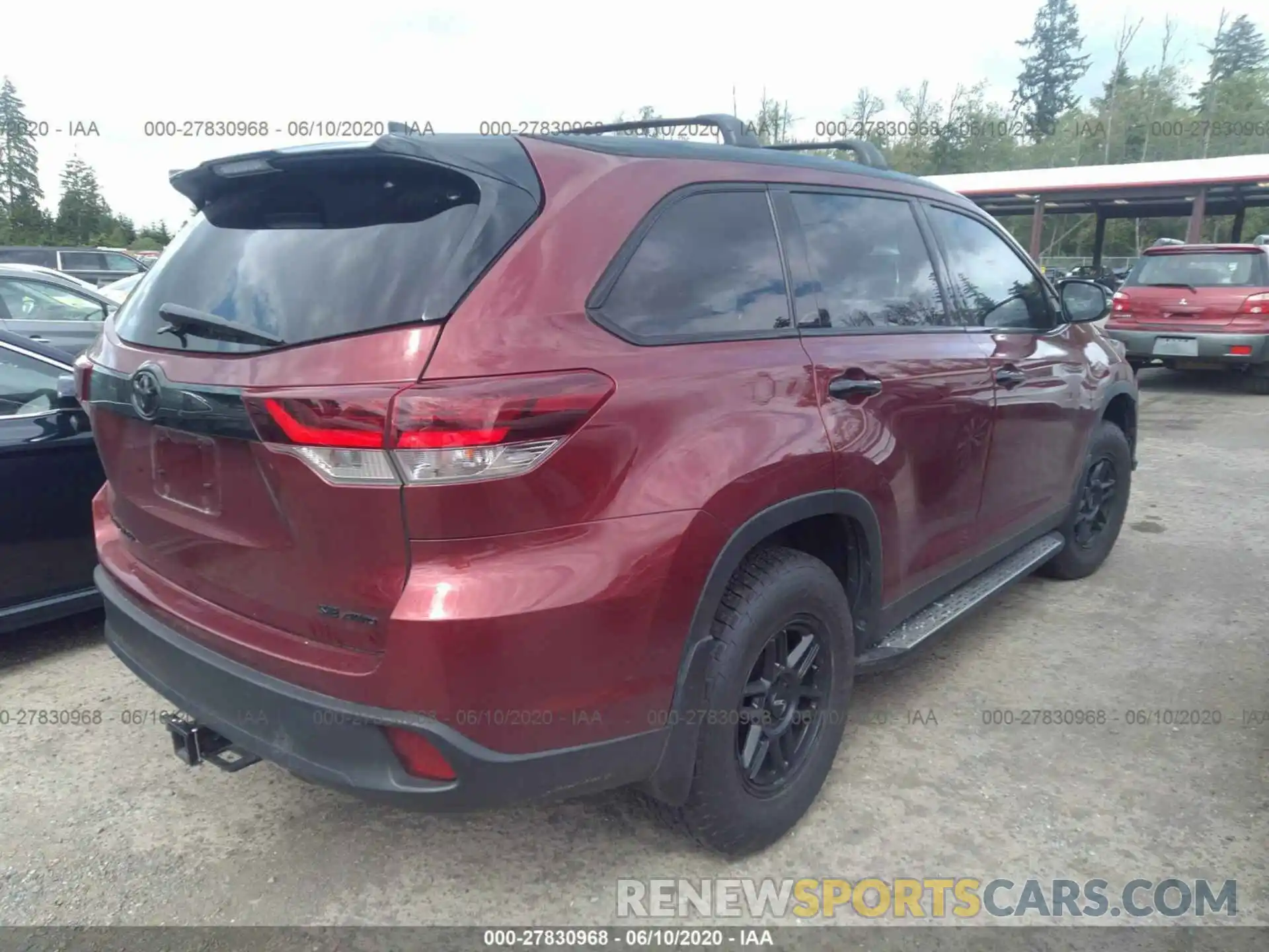 4 Photograph of a damaged car 5TDJZRFH8KS975051 TOYOTA HIGHLANDER 2019