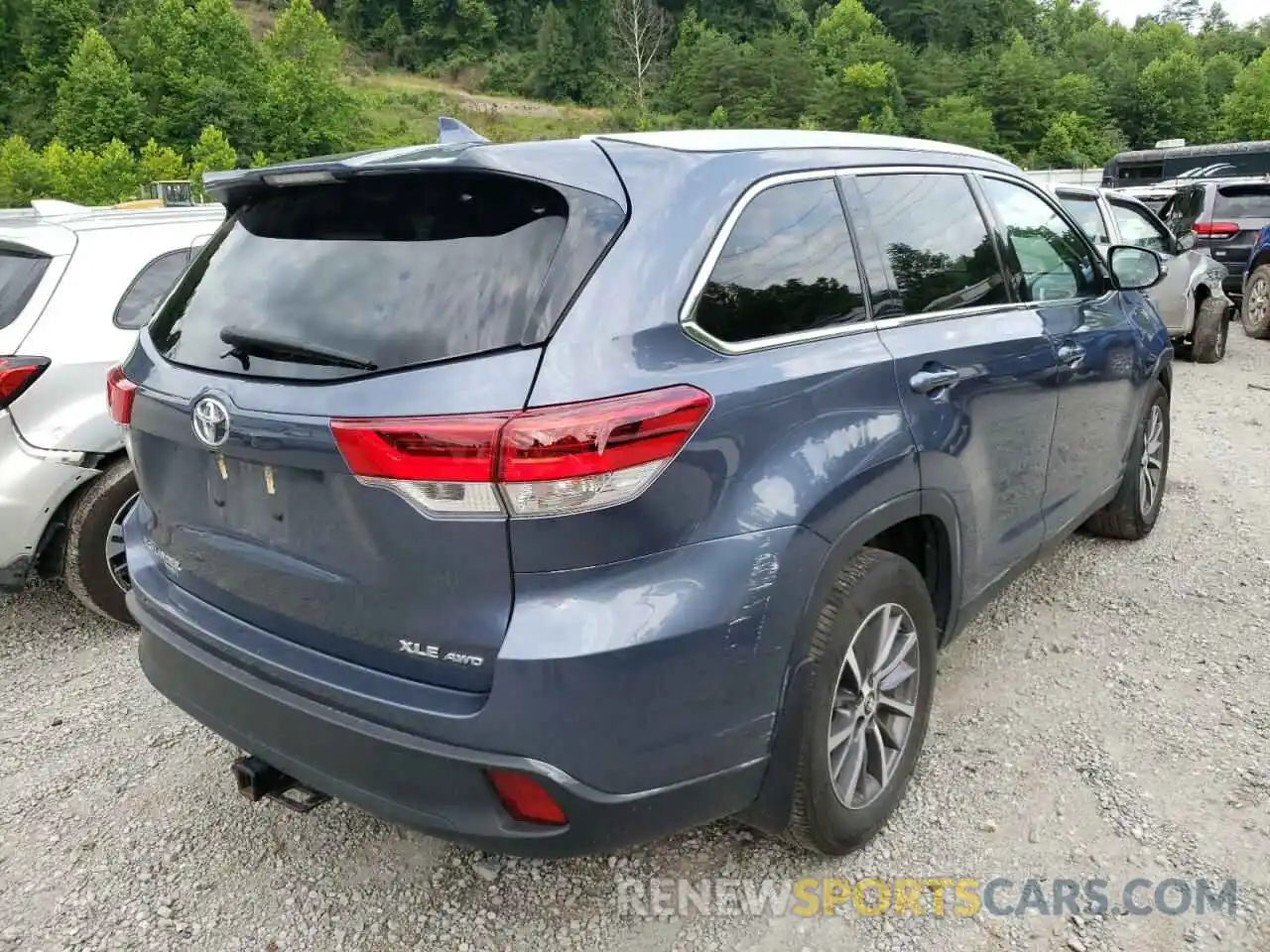 4 Photograph of a damaged car 5TDJZRFH8KS978726 TOYOTA HIGHLANDER 2019