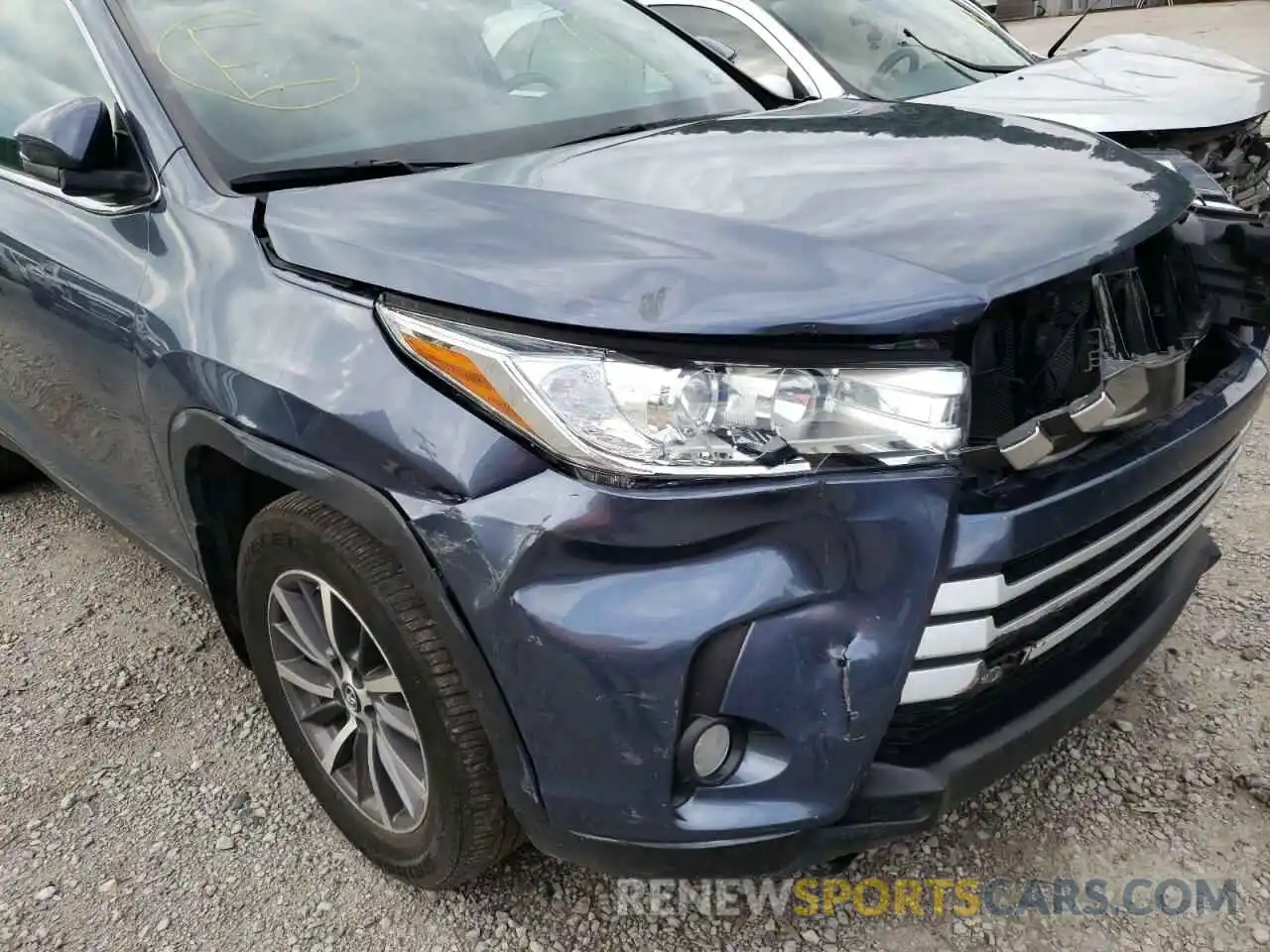 9 Photograph of a damaged car 5TDJZRFH8KS978726 TOYOTA HIGHLANDER 2019