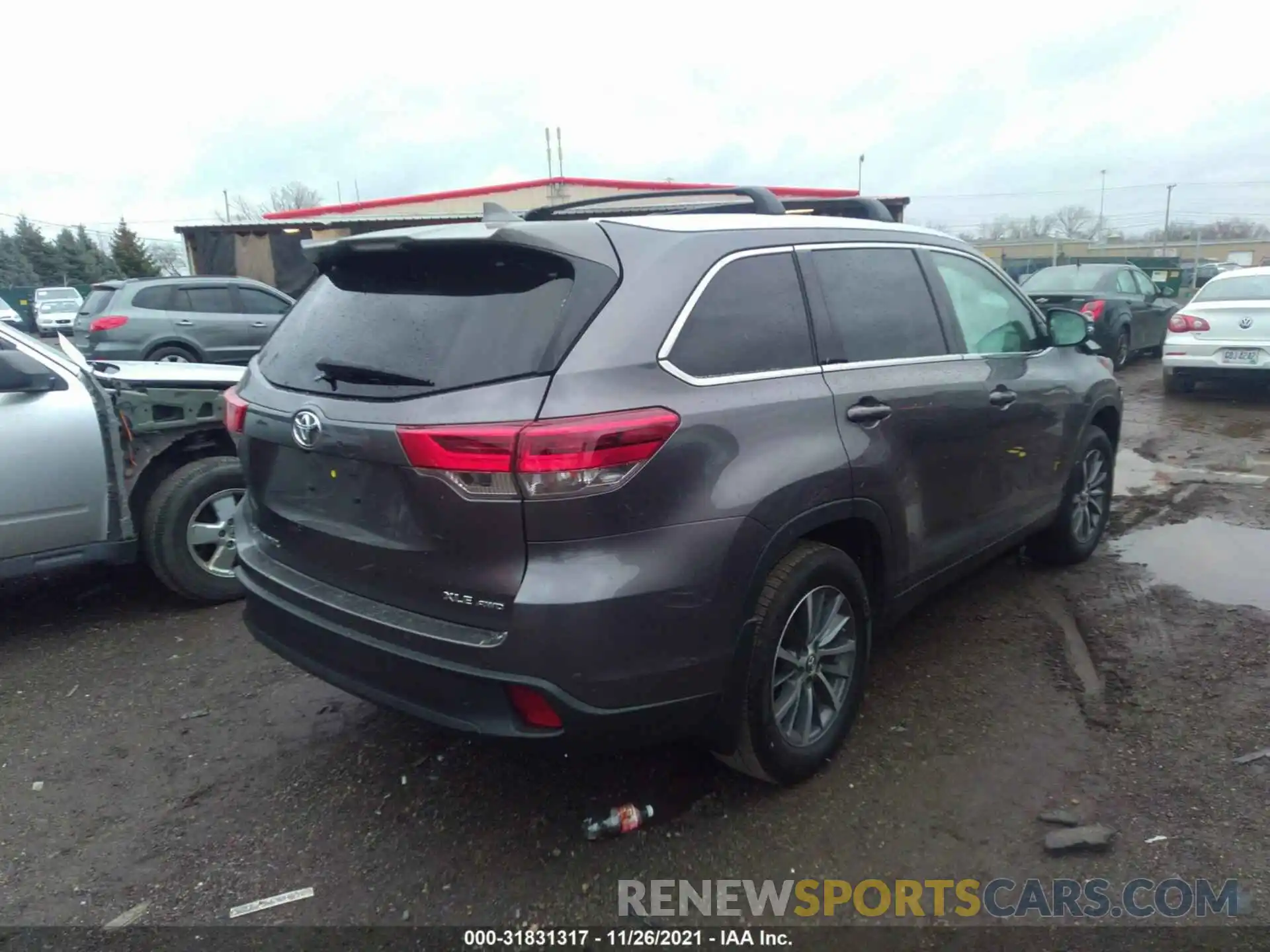 4 Photograph of a damaged car 5TDJZRFH8KS994280 TOYOTA HIGHLANDER 2019