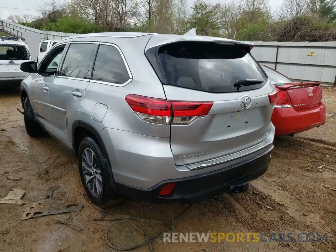 3 Photograph of a damaged car 5TDJZRFH8KS997518 TOYOTA HIGHLANDER 2019