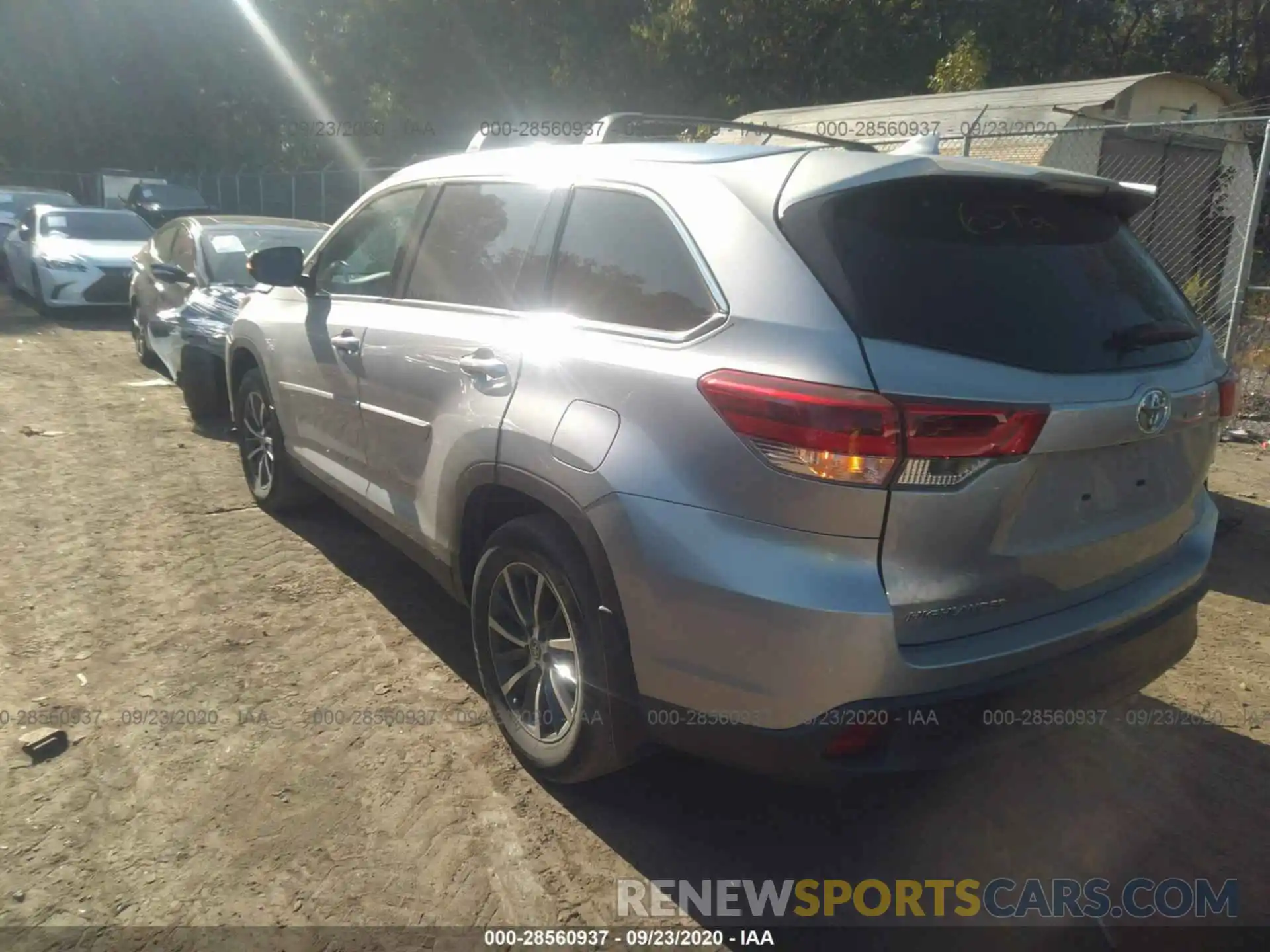 3 Photograph of a damaged car 5TDJZRFH9KS562572 TOYOTA HIGHLANDER 2019