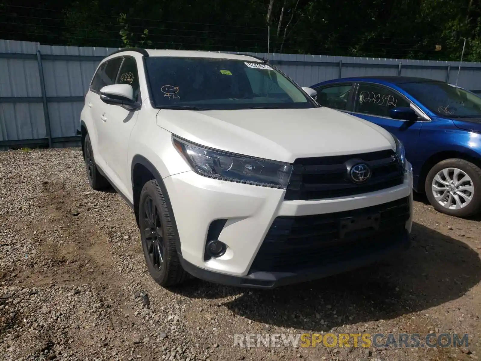 1 Photograph of a damaged car 5TDJZRFH9KS563091 TOYOTA HIGHLANDER 2019