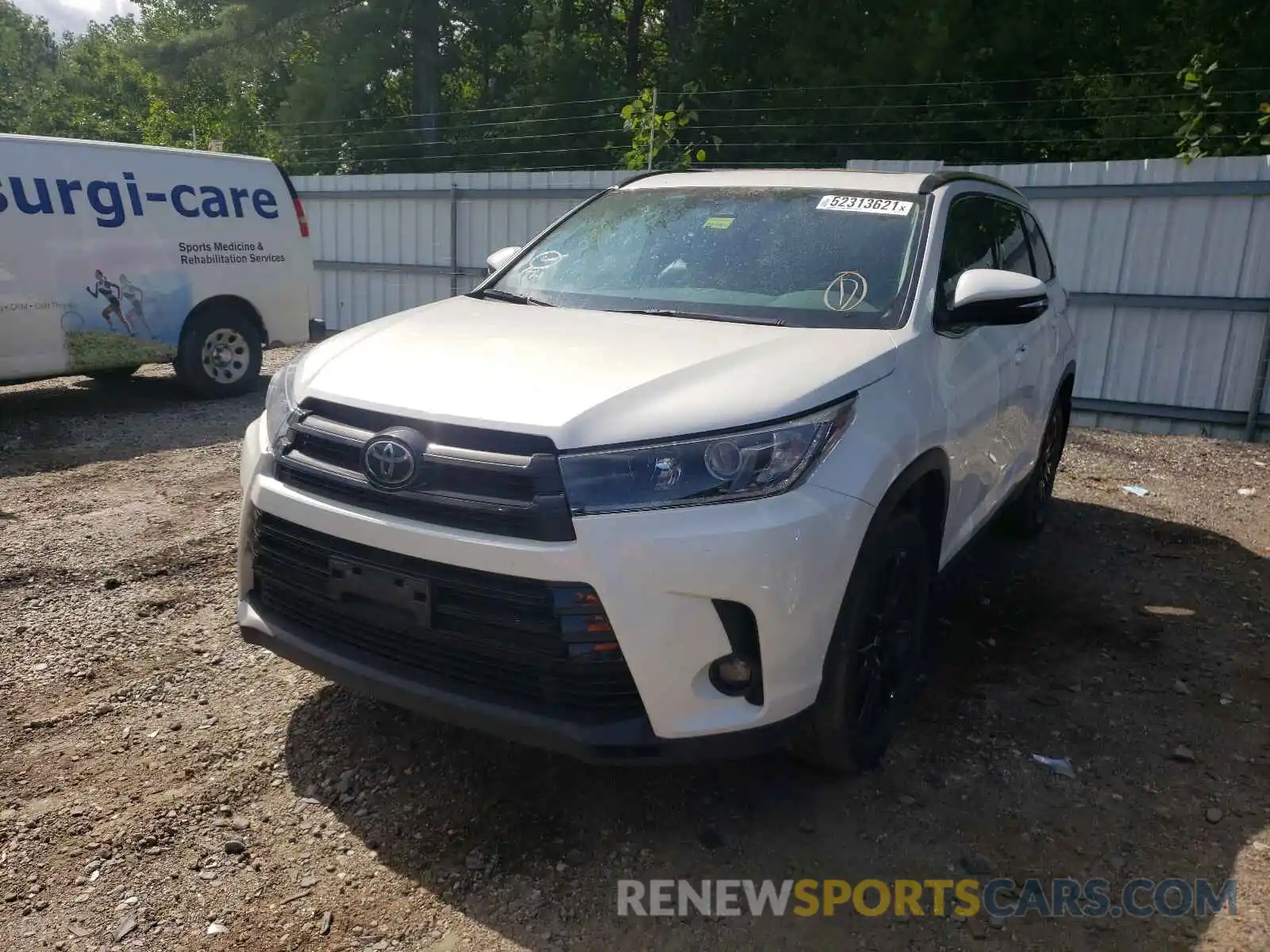 2 Photograph of a damaged car 5TDJZRFH9KS563091 TOYOTA HIGHLANDER 2019