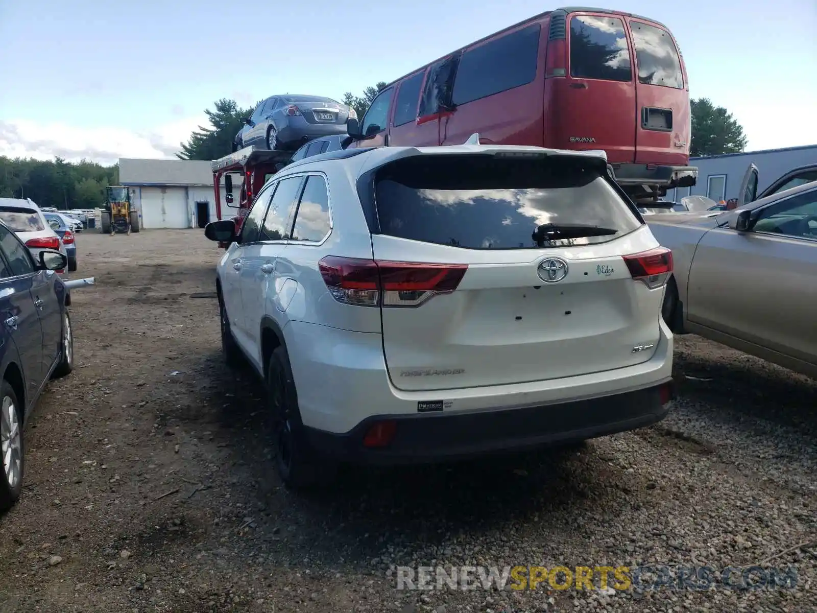 3 Photograph of a damaged car 5TDJZRFH9KS563091 TOYOTA HIGHLANDER 2019