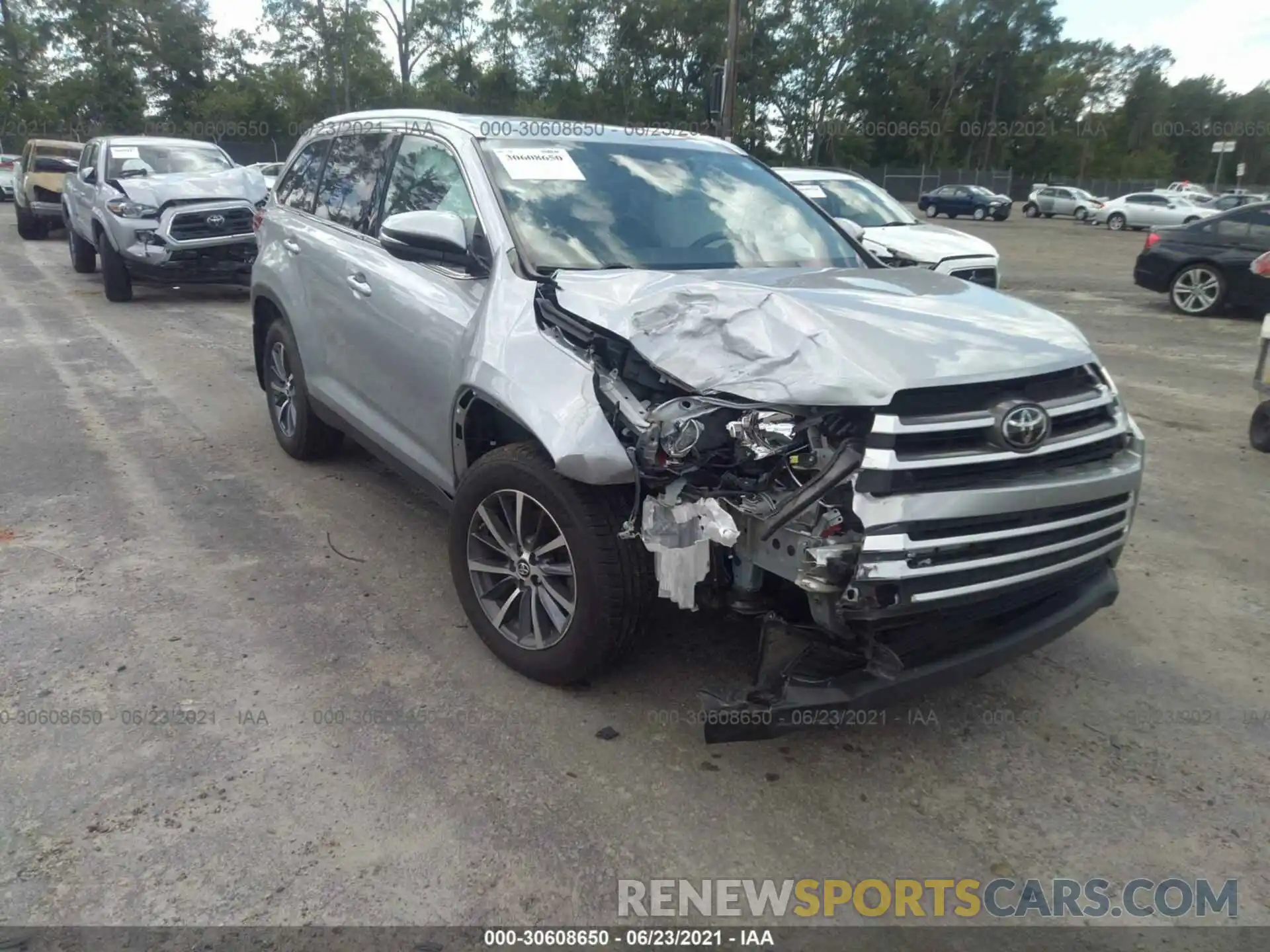 1 Photograph of a damaged car 5TDJZRFH9KS565391 TOYOTA HIGHLANDER 2019