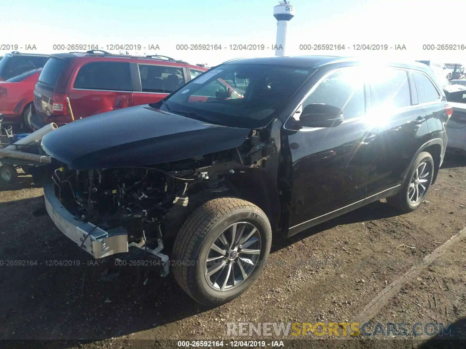 2 Photograph of a damaged car 5TDJZRFH9KS565908 TOYOTA HIGHLANDER 2019