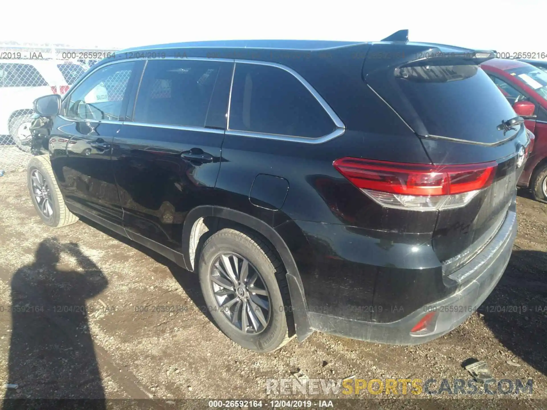 3 Photograph of a damaged car 5TDJZRFH9KS565908 TOYOTA HIGHLANDER 2019