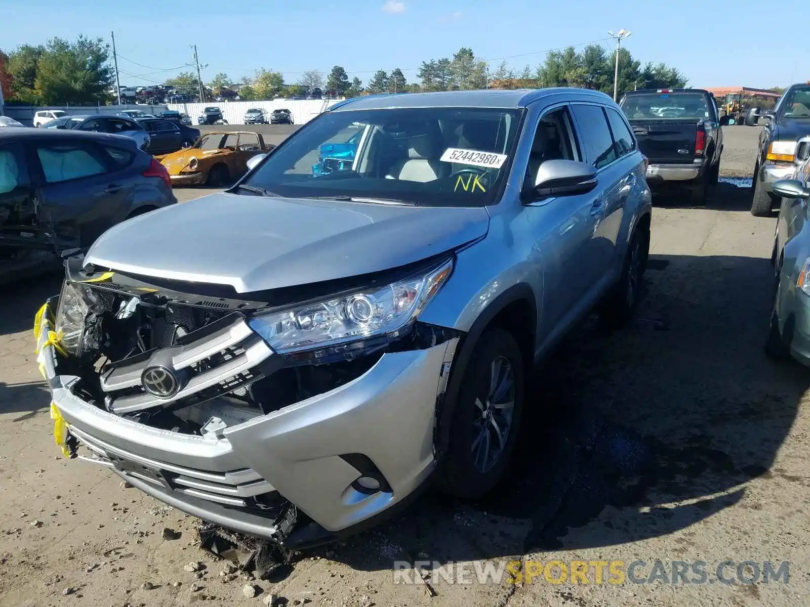 2 Photograph of a damaged car 5TDJZRFH9KS567299 TOYOTA HIGHLANDER 2019