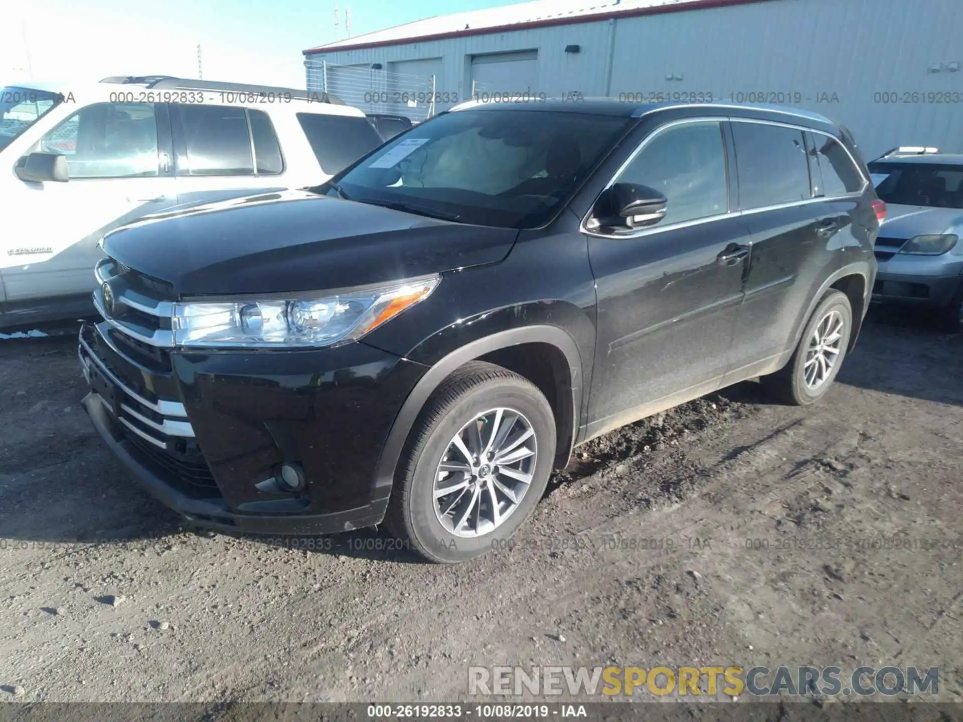 2 Photograph of a damaged car 5TDJZRFH9KS569182 TOYOTA HIGHLANDER 2019