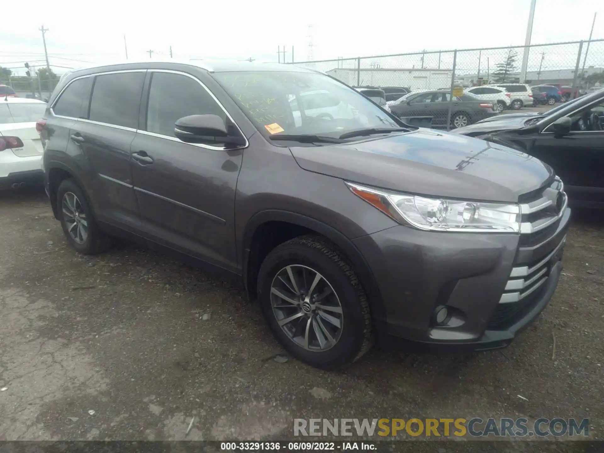 1 Photograph of a damaged car 5TDJZRFH9KS569487 TOYOTA HIGHLANDER 2019