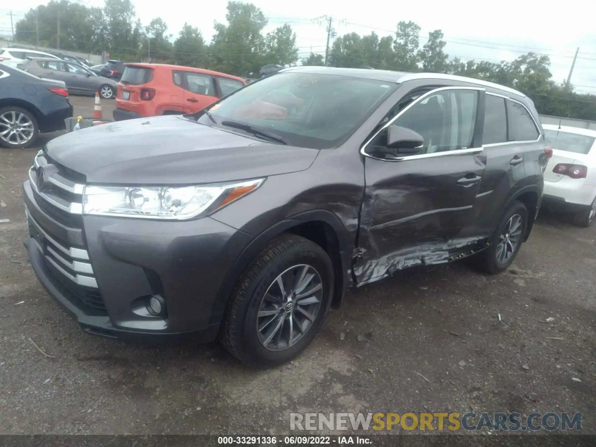 2 Photograph of a damaged car 5TDJZRFH9KS569487 TOYOTA HIGHLANDER 2019