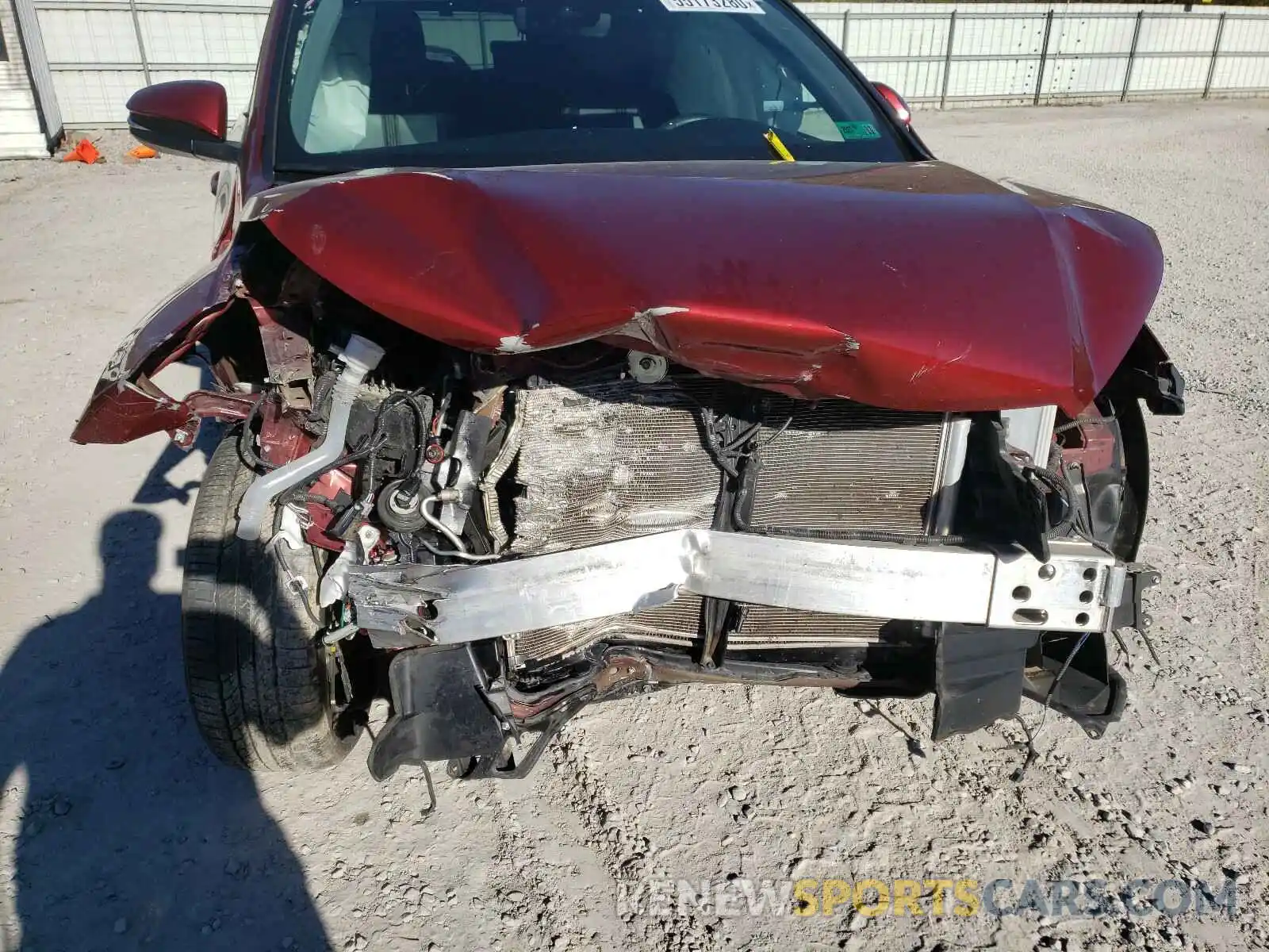 9 Photograph of a damaged car 5TDJZRFH9KS572759 TOYOTA HIGHLANDER 2019