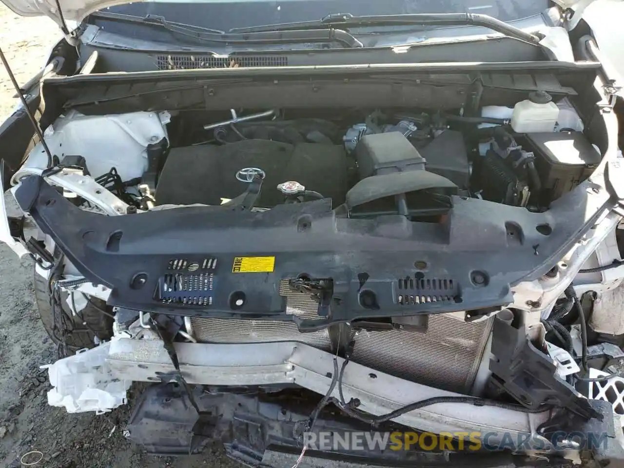 12 Photograph of a damaged car 5TDJZRFH9KS574446 TOYOTA HIGHLANDER 2019