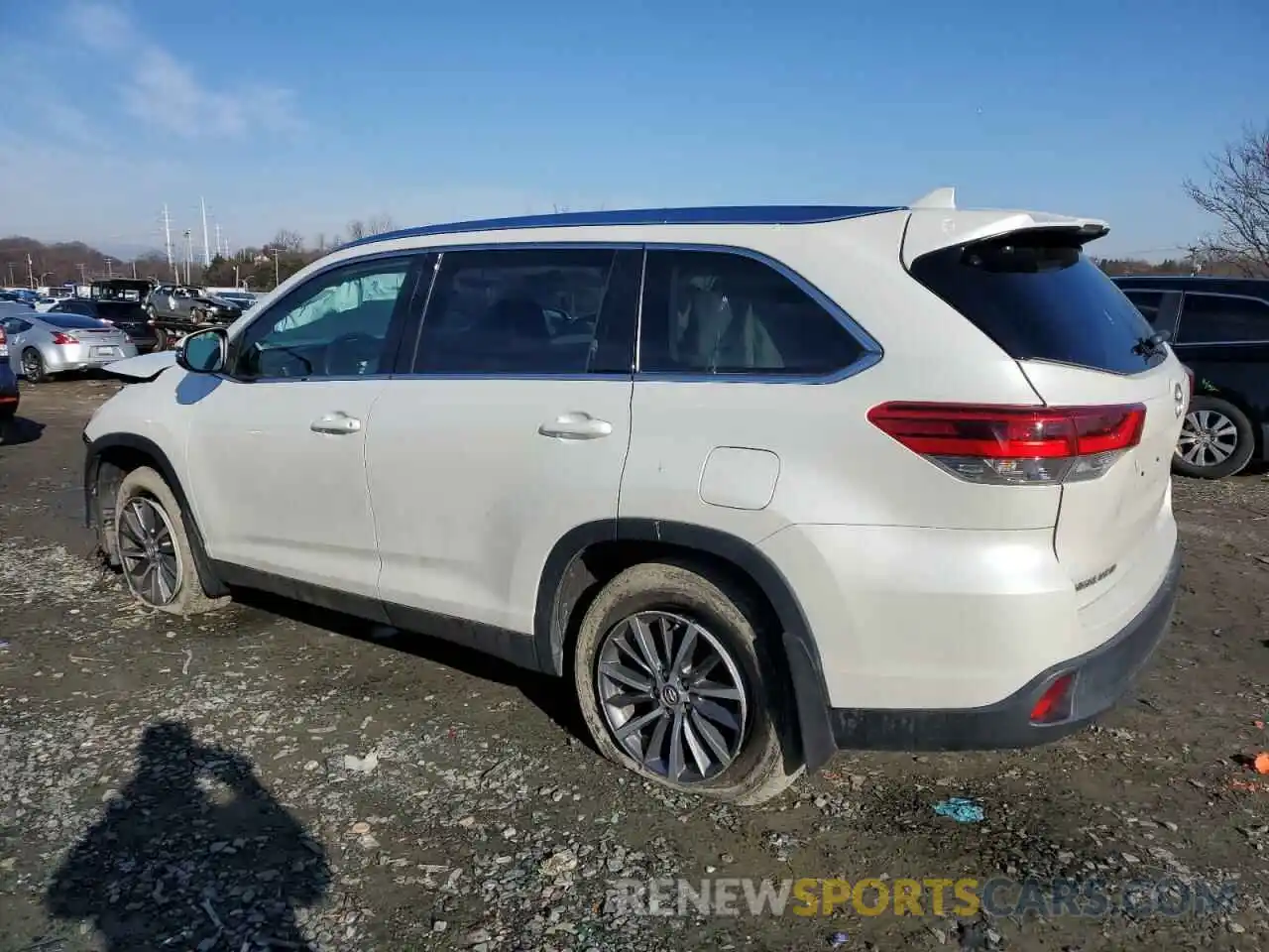 2 Photograph of a damaged car 5TDJZRFH9KS574446 TOYOTA HIGHLANDER 2019