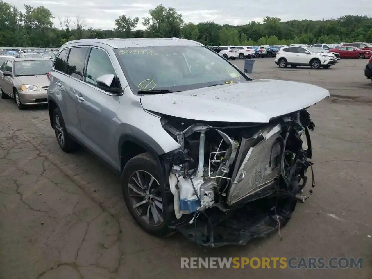 1 Photograph of a damaged car 5TDJZRFH9KS575855 TOYOTA HIGHLANDER 2019