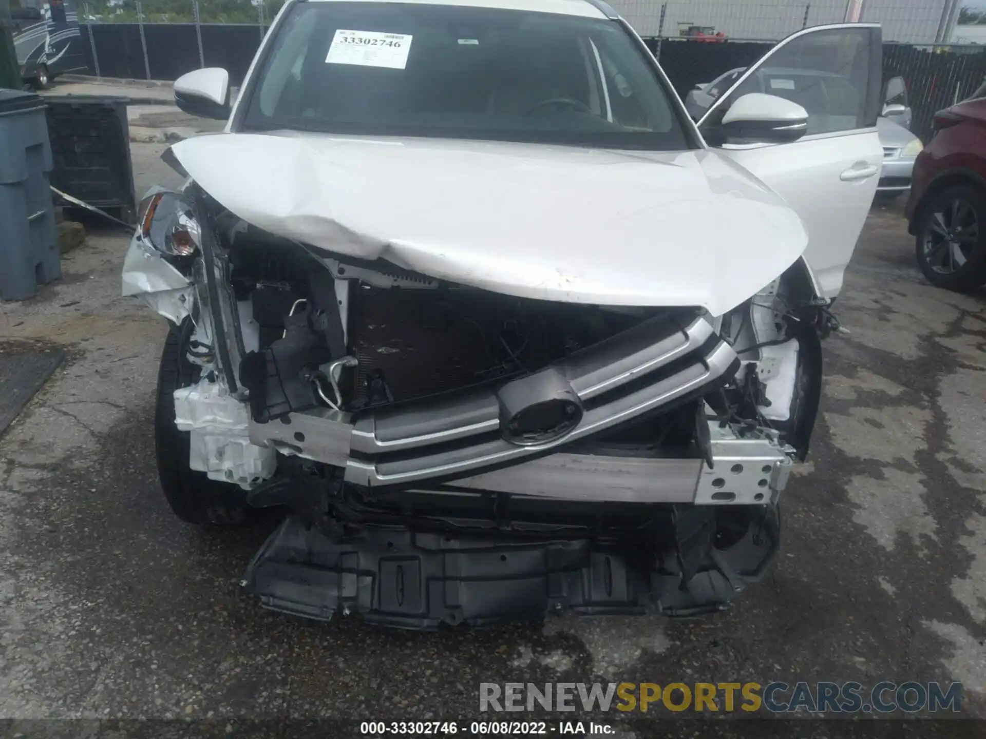 6 Photograph of a damaged car 5TDJZRFH9KS575953 TOYOTA HIGHLANDER 2019