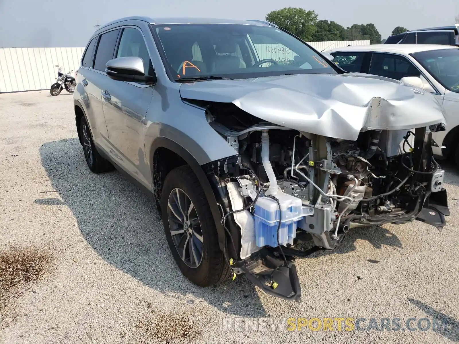 1 Photograph of a damaged car 5TDJZRFH9KS580053 TOYOTA HIGHLANDER 2019