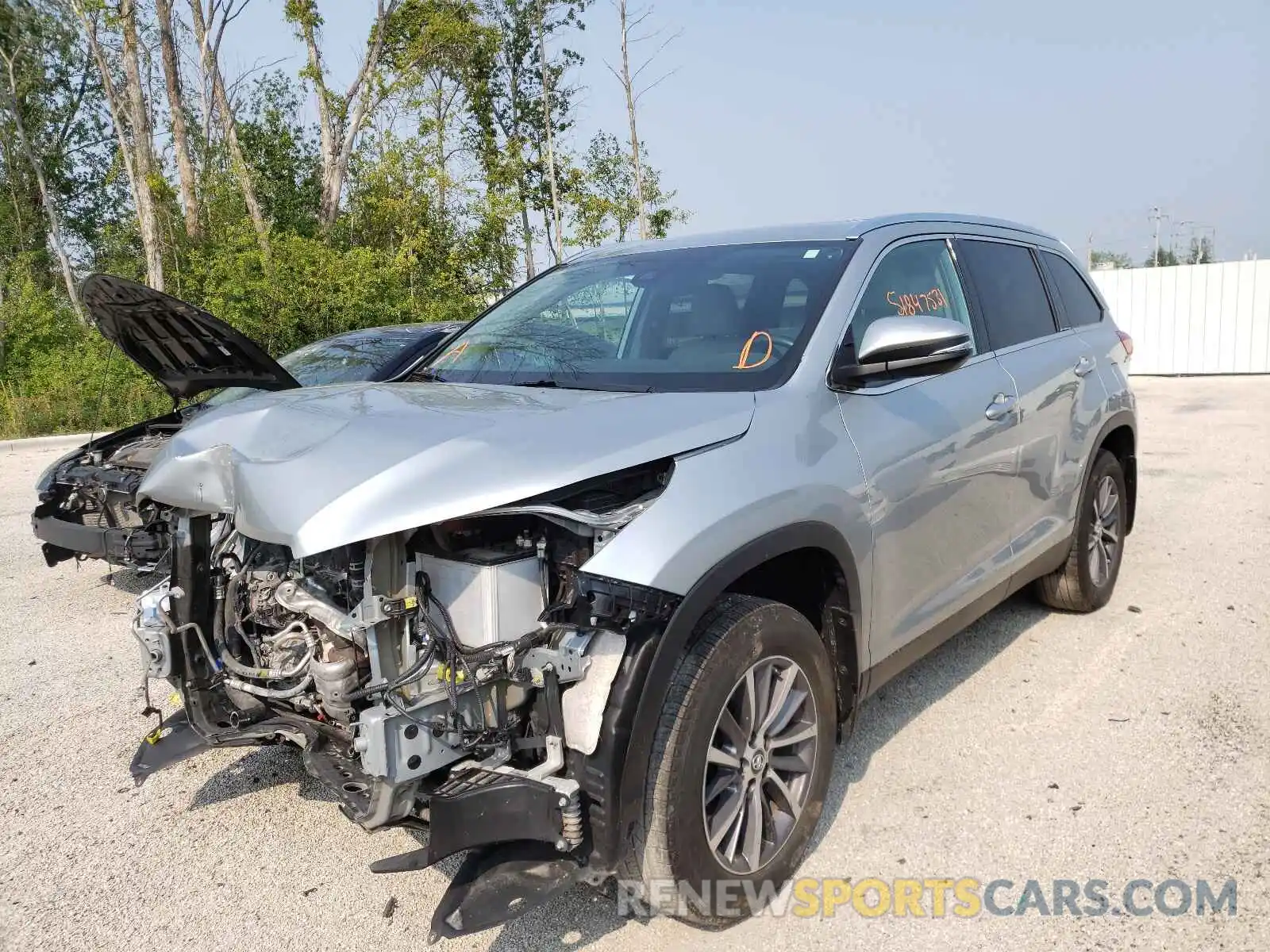 2 Photograph of a damaged car 5TDJZRFH9KS580053 TOYOTA HIGHLANDER 2019