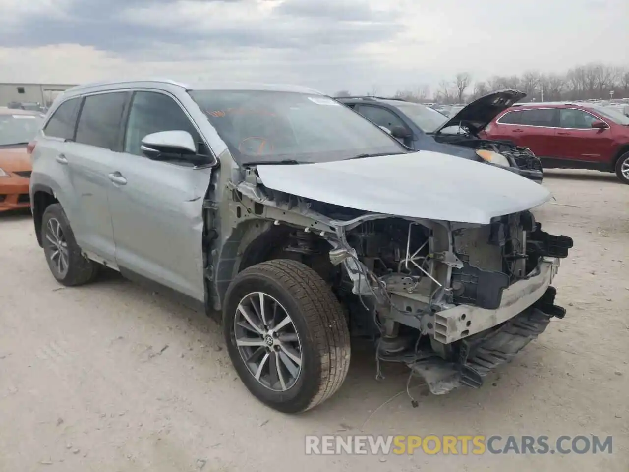 1 Photograph of a damaged car 5TDJZRFH9KS581266 TOYOTA HIGHLANDER 2019