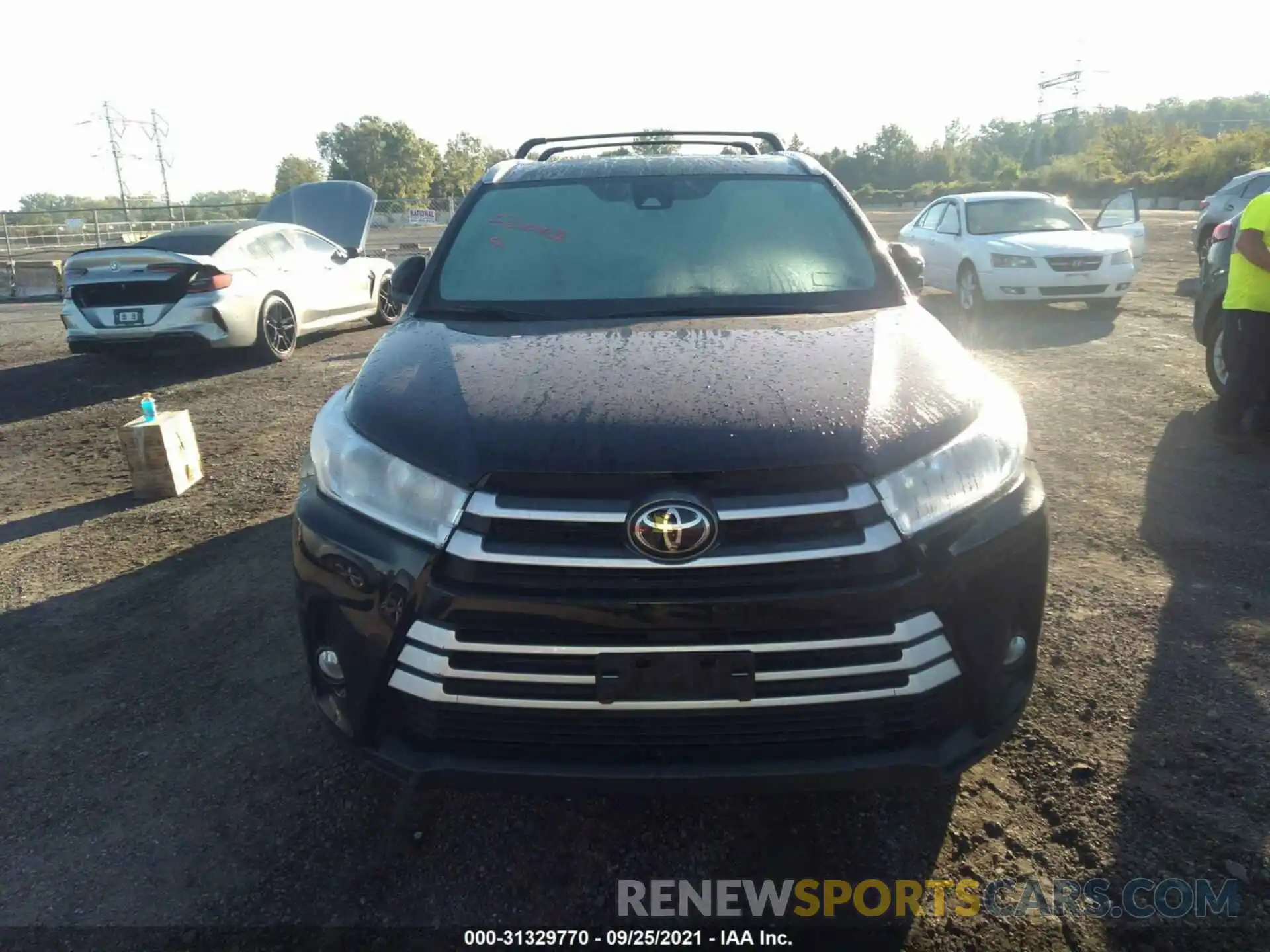 6 Photograph of a damaged car 5TDJZRFH9KS585267 TOYOTA HIGHLANDER 2019