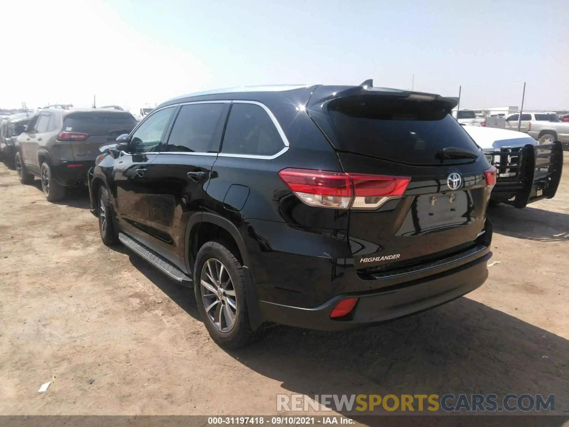 3 Photograph of a damaged car 5TDJZRFH9KS585575 TOYOTA HIGHLANDER 2019