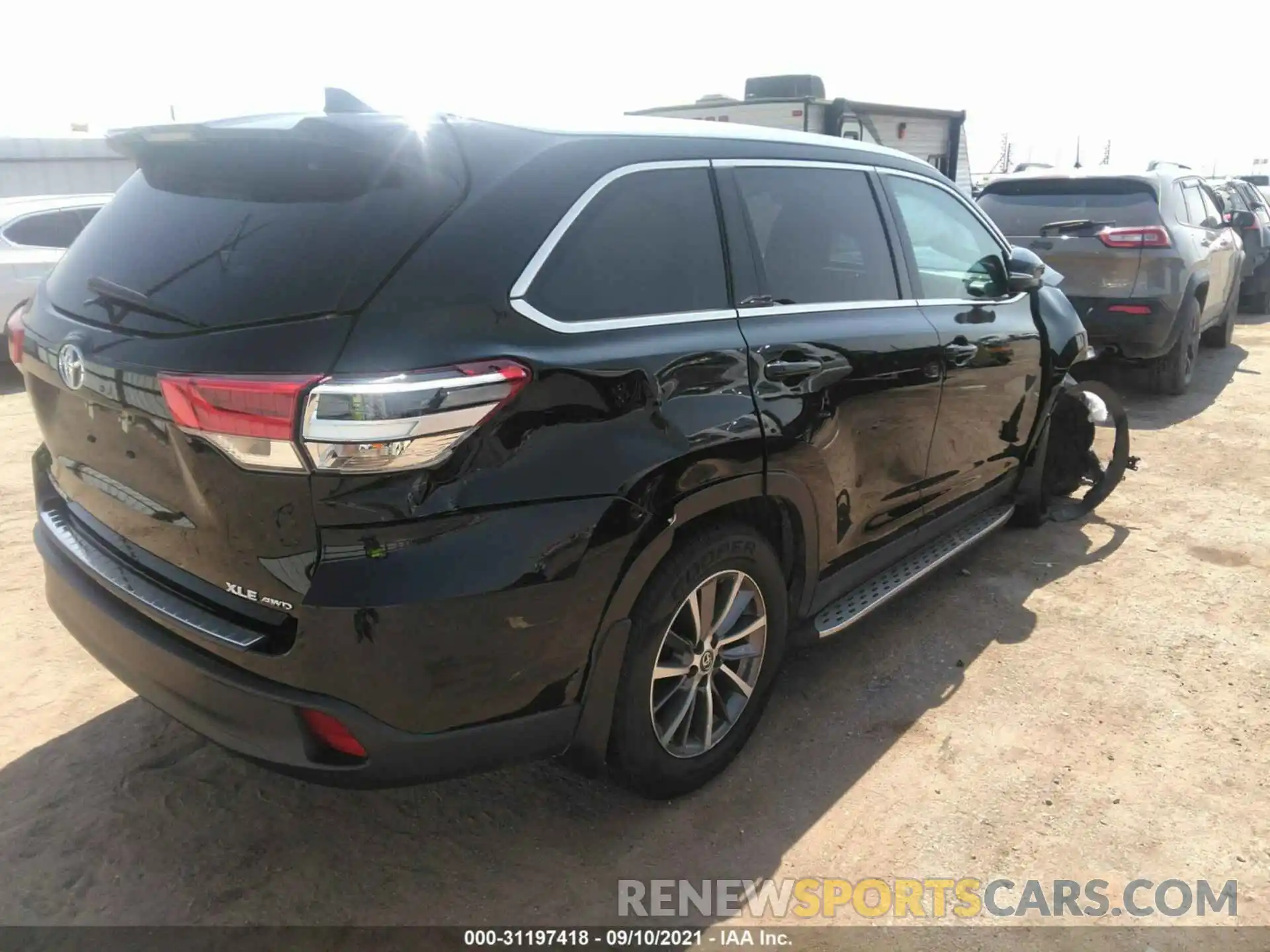 4 Photograph of a damaged car 5TDJZRFH9KS585575 TOYOTA HIGHLANDER 2019