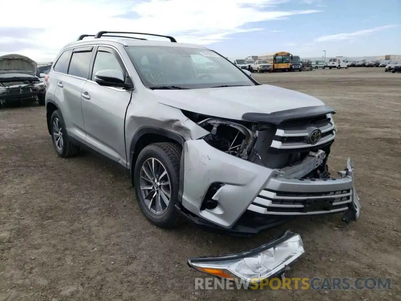 1 Photograph of a damaged car 5TDJZRFH9KS587780 TOYOTA HIGHLANDER 2019