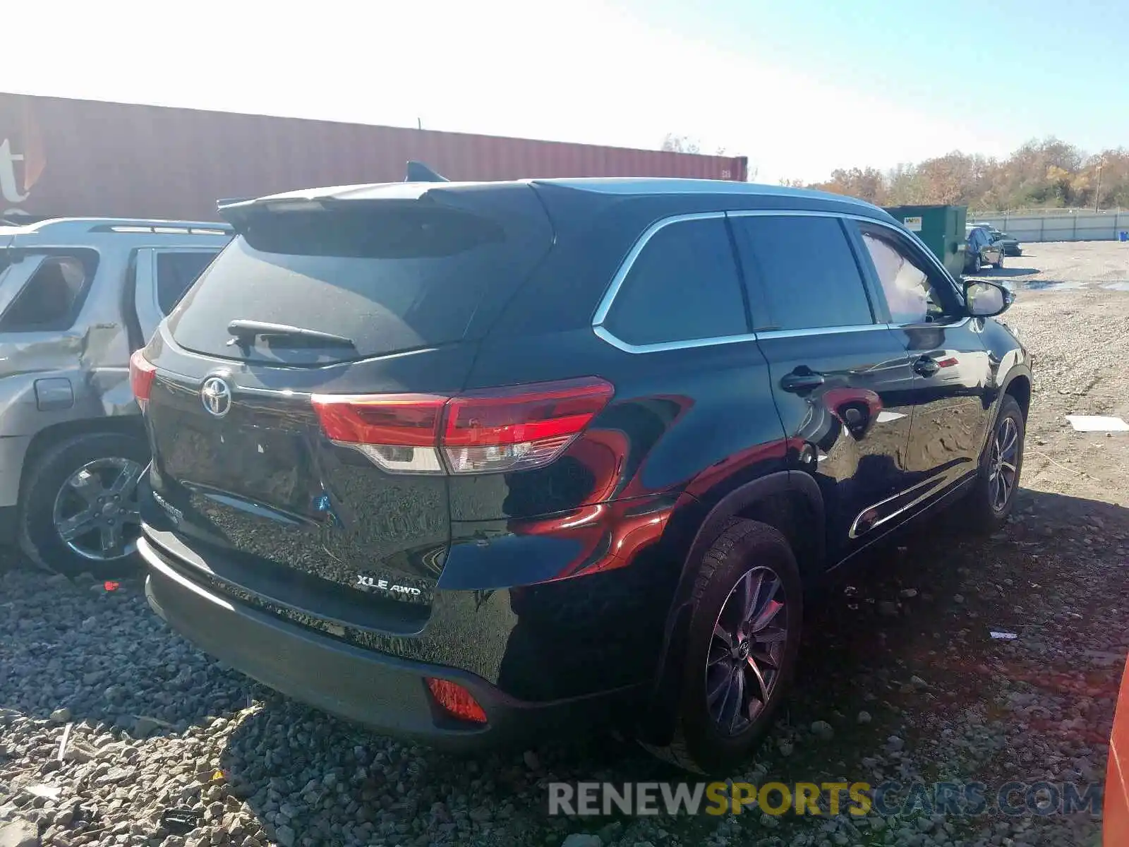 4 Photograph of a damaged car 5TDJZRFH9KS587911 TOYOTA HIGHLANDER 2019