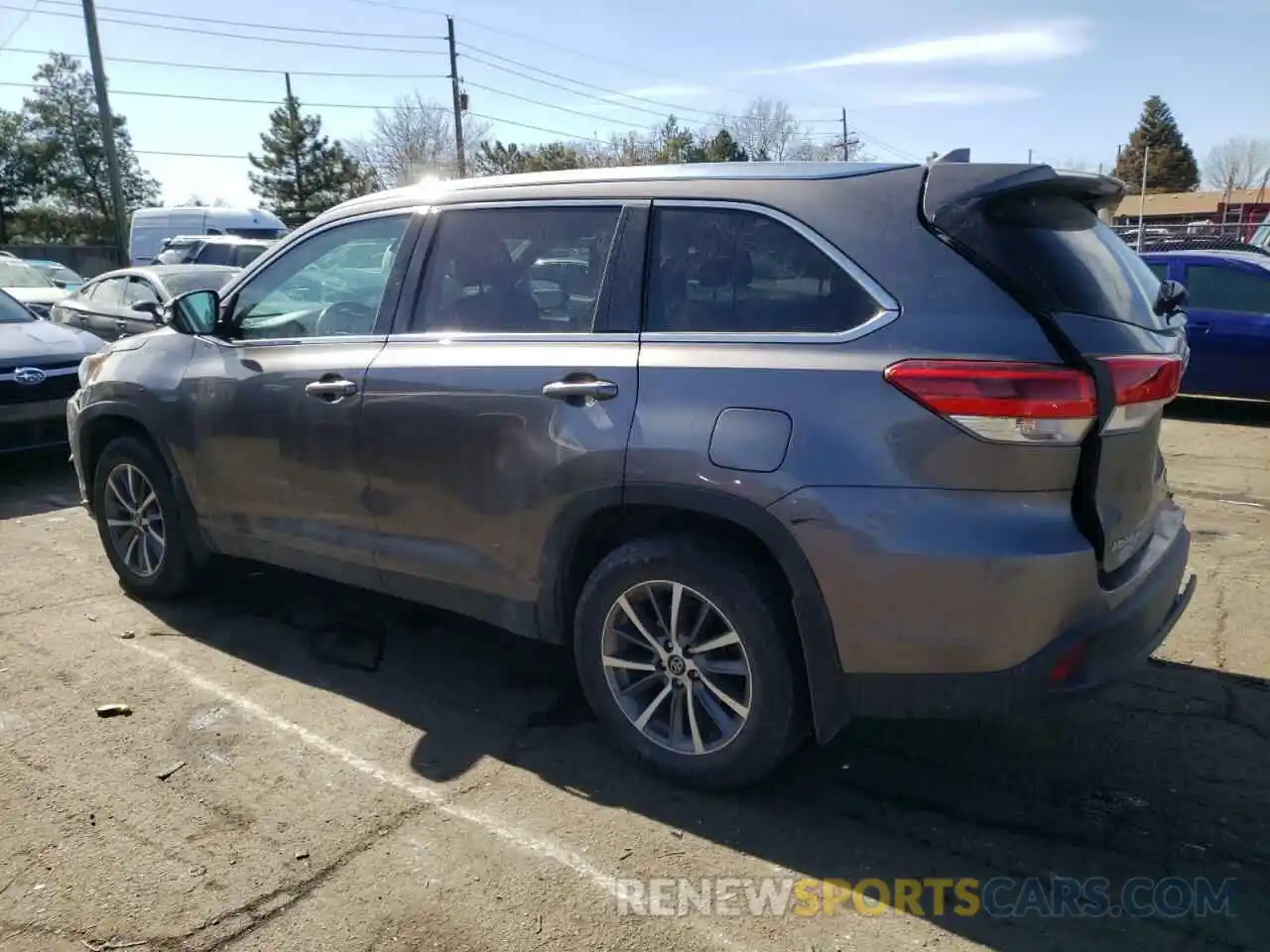 2 Photograph of a damaged car 5TDJZRFH9KS591120 TOYOTA HIGHLANDER 2019