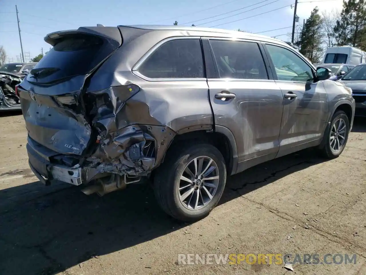 3 Photograph of a damaged car 5TDJZRFH9KS591120 TOYOTA HIGHLANDER 2019