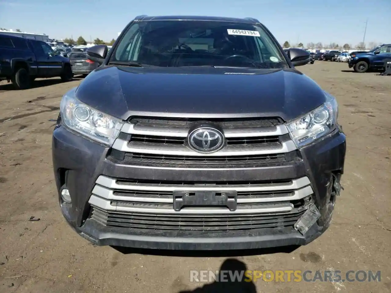 5 Photograph of a damaged car 5TDJZRFH9KS591120 TOYOTA HIGHLANDER 2019