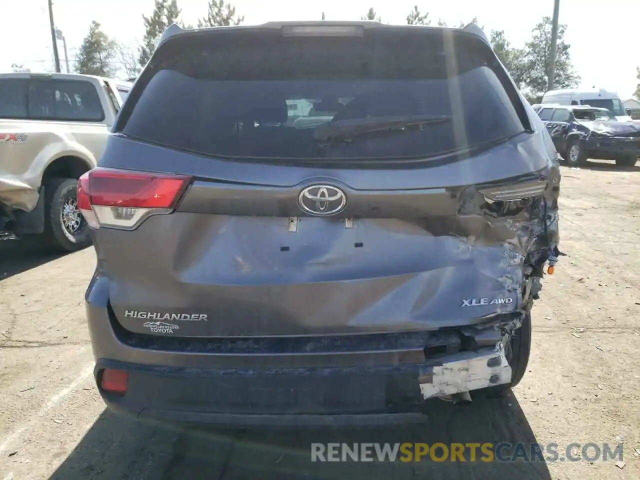 6 Photograph of a damaged car 5TDJZRFH9KS591120 TOYOTA HIGHLANDER 2019