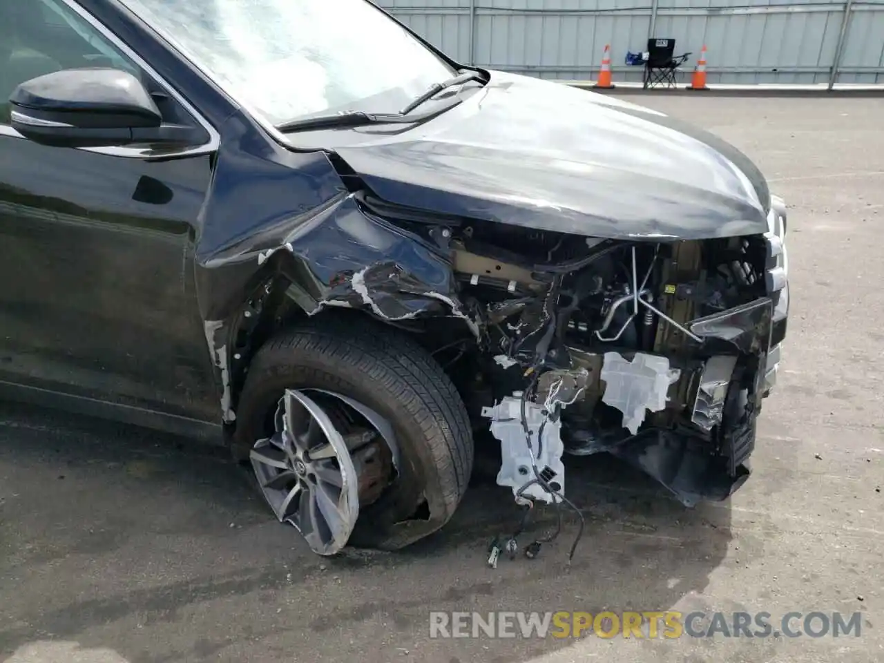 9 Photograph of a damaged car 5TDJZRFH9KS592249 TOYOTA HIGHLANDER 2019