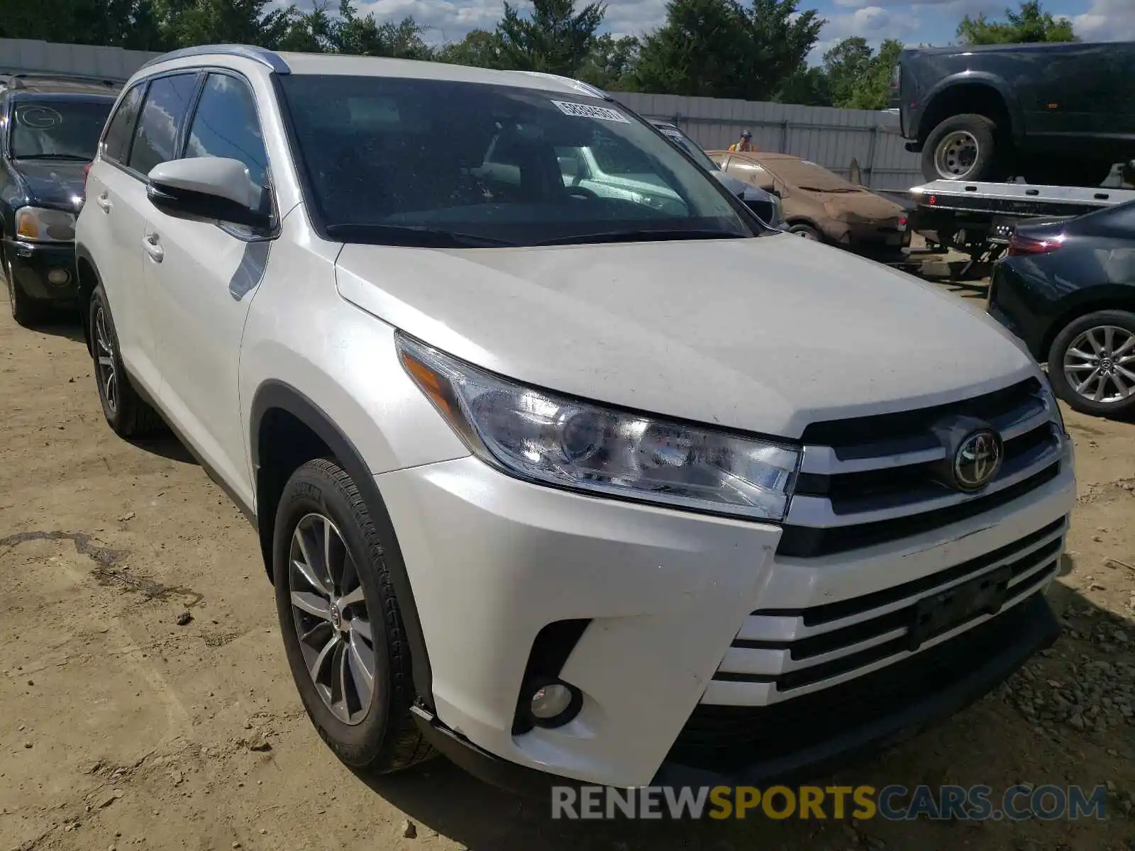 1 Photograph of a damaged car 5TDJZRFH9KS600821 TOYOTA HIGHLANDER 2019