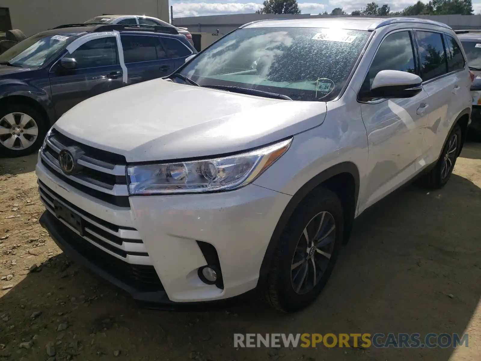 2 Photograph of a damaged car 5TDJZRFH9KS600821 TOYOTA HIGHLANDER 2019