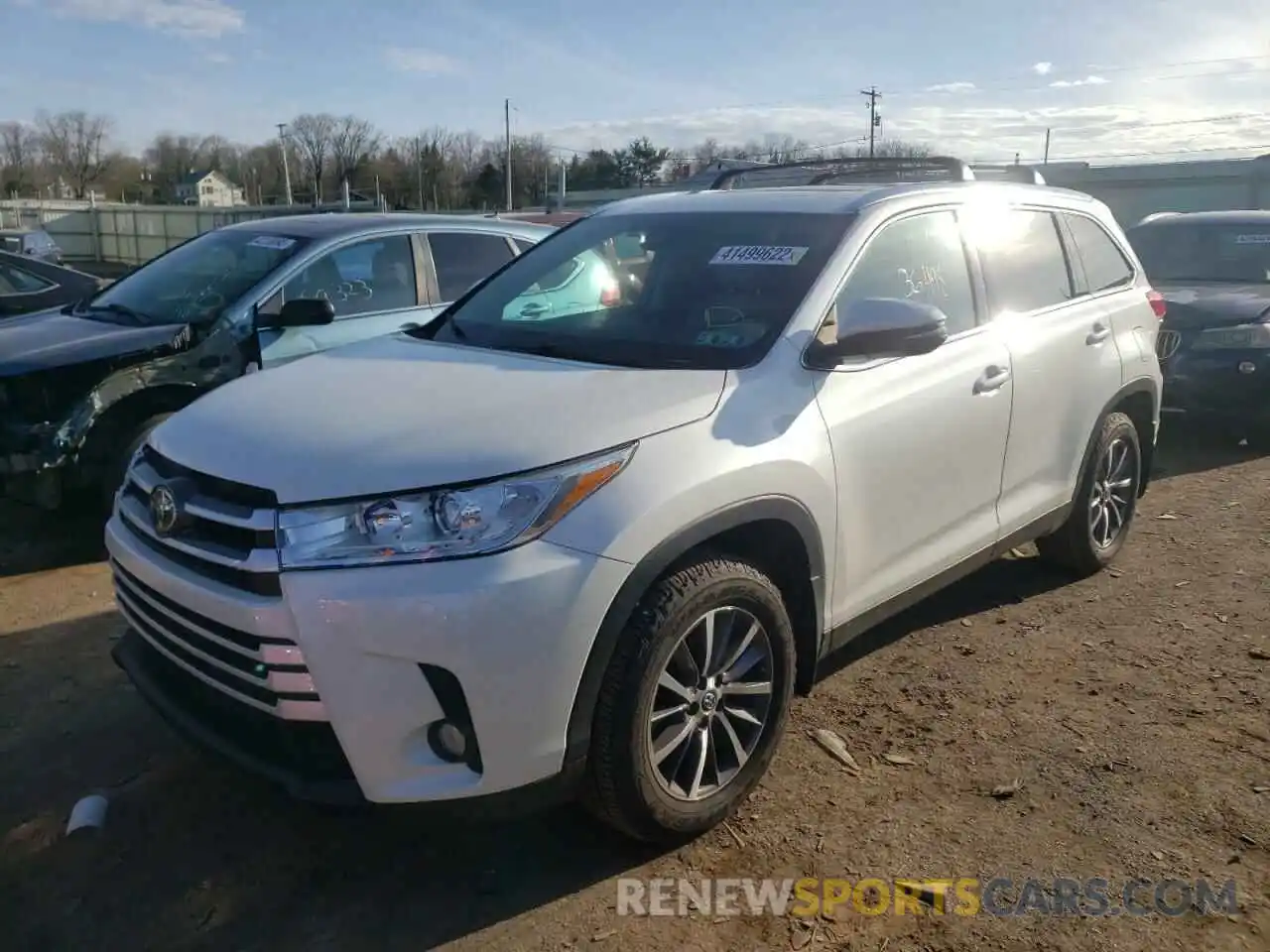 2 Photograph of a damaged car 5TDJZRFH9KS601046 TOYOTA HIGHLANDER 2019