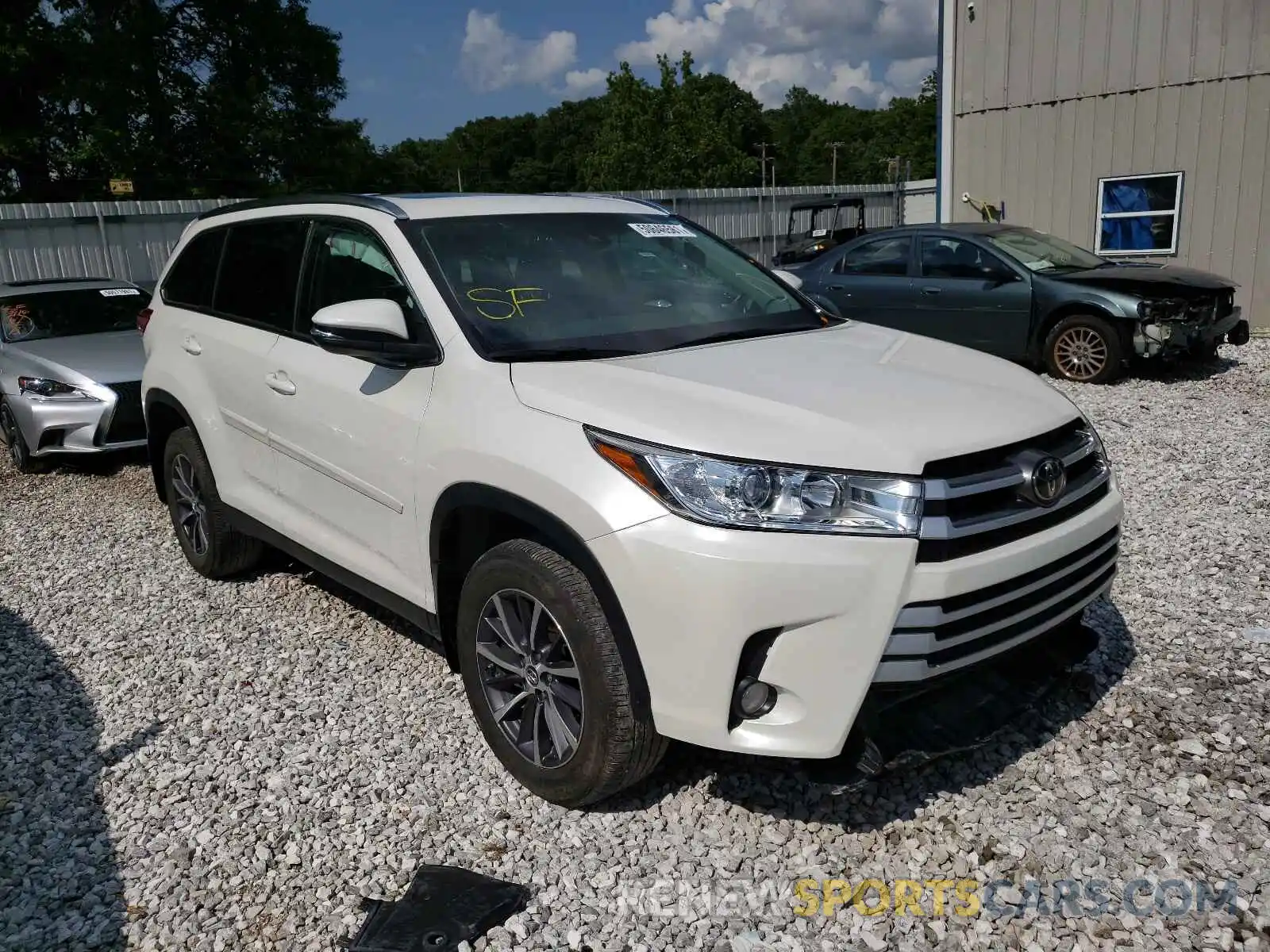 1 Photograph of a damaged car 5TDJZRFH9KS601306 TOYOTA HIGHLANDER 2019