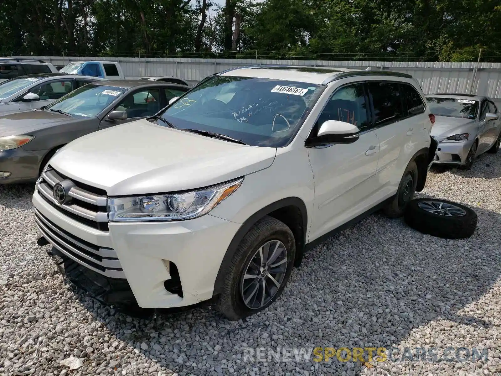 2 Photograph of a damaged car 5TDJZRFH9KS601306 TOYOTA HIGHLANDER 2019