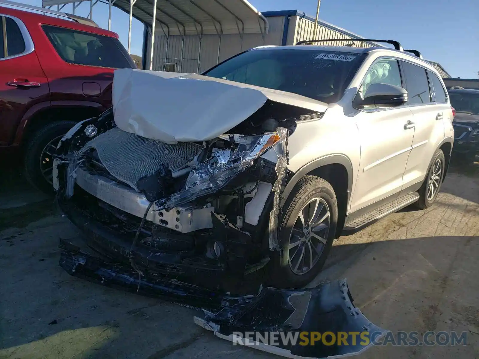 2 Photograph of a damaged car 5TDJZRFH9KS601340 TOYOTA HIGHLANDER 2019