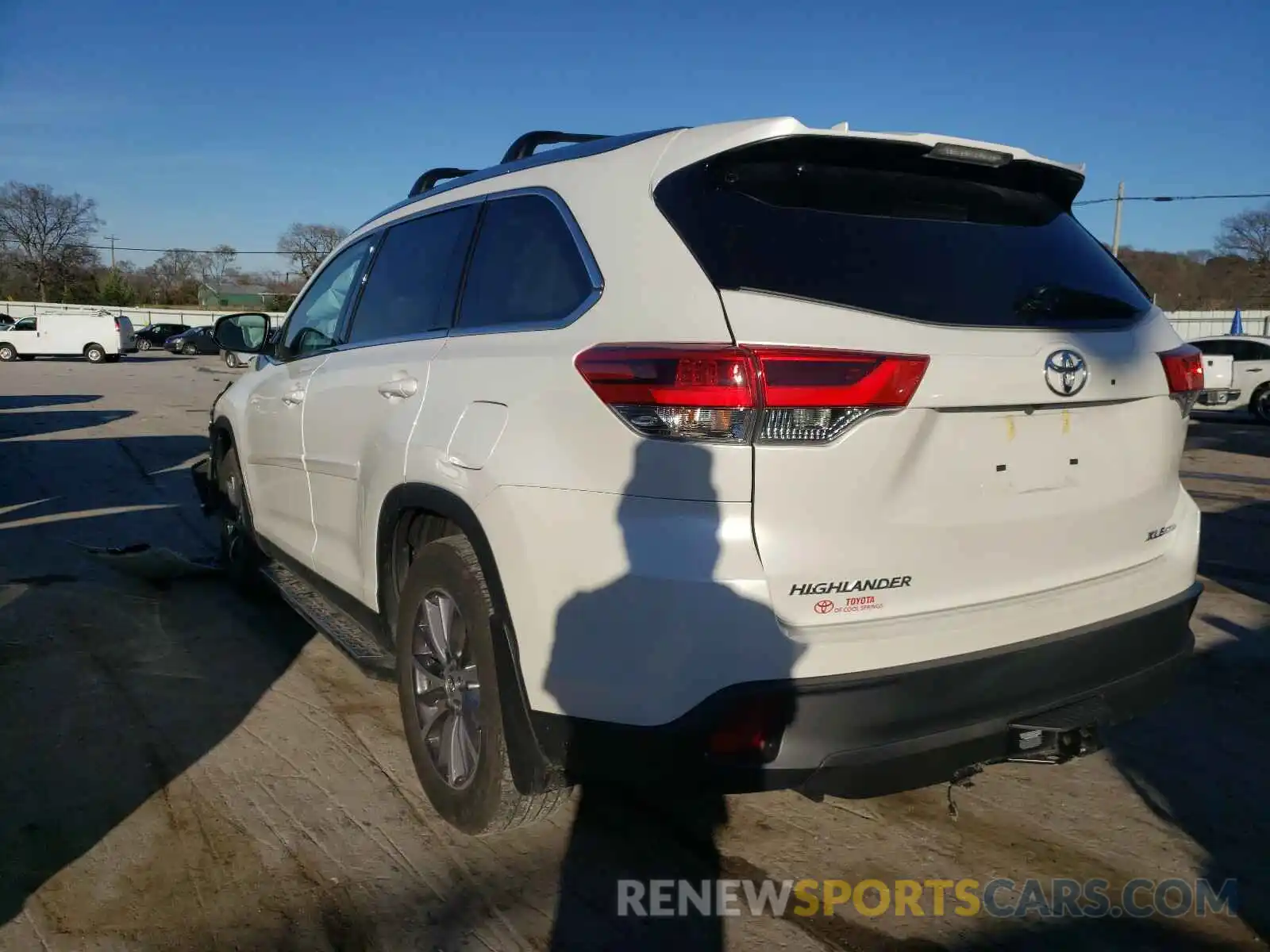 3 Photograph of a damaged car 5TDJZRFH9KS601340 TOYOTA HIGHLANDER 2019