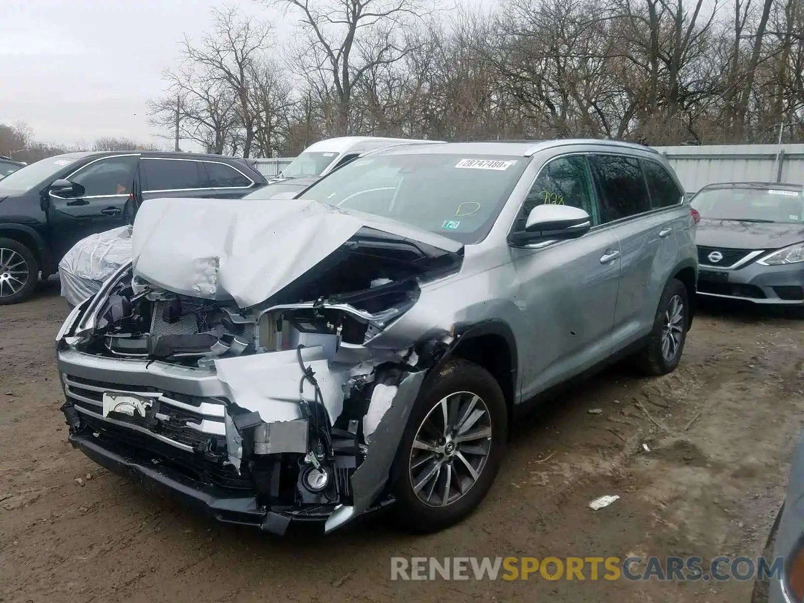 2 Photograph of a damaged car 5TDJZRFH9KS601435 TOYOTA HIGHLANDER 2019