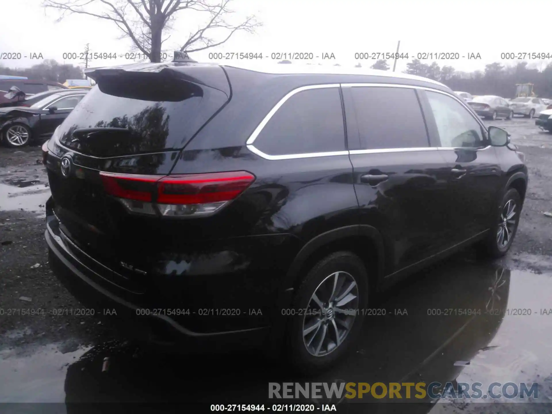 4 Photograph of a damaged car 5TDJZRFH9KS601953 TOYOTA HIGHLANDER 2019