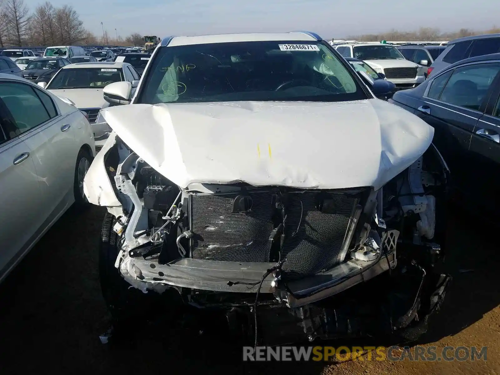 7 Photograph of a damaged car 5TDJZRFH9KS605548 TOYOTA HIGHLANDER 2019