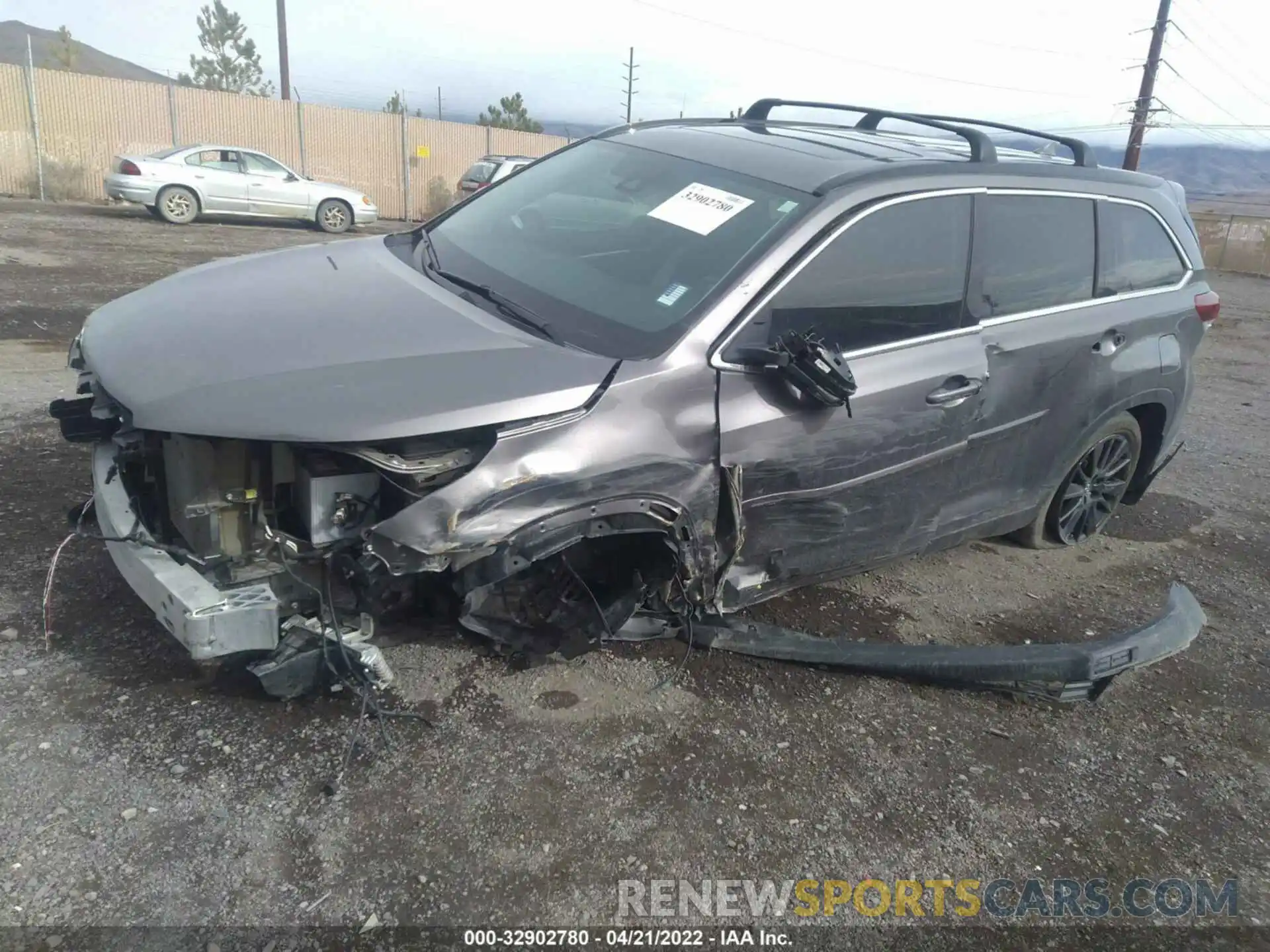 2 Photograph of a damaged car 5TDJZRFH9KS606327 TOYOTA HIGHLANDER 2019