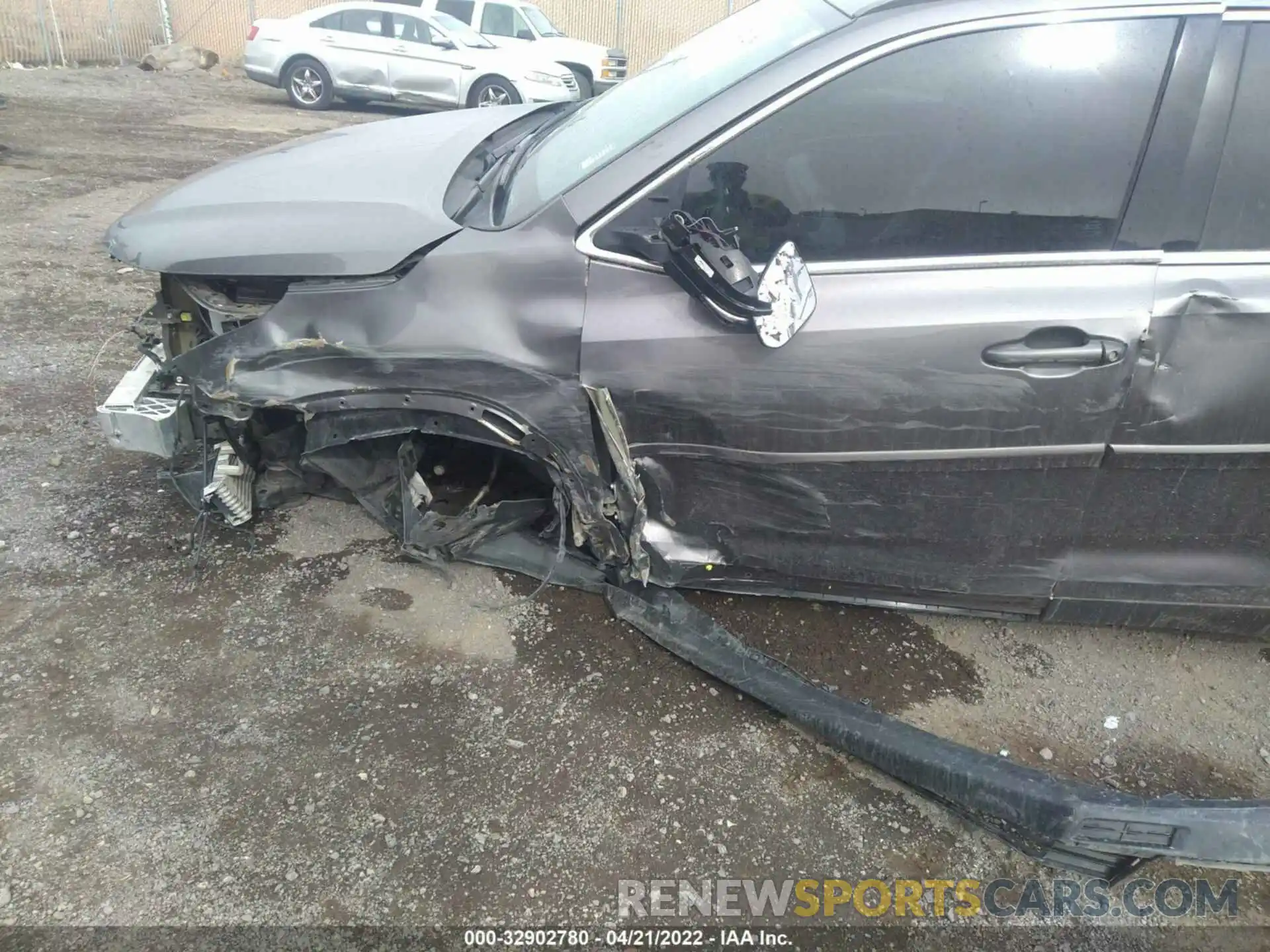 6 Photograph of a damaged car 5TDJZRFH9KS606327 TOYOTA HIGHLANDER 2019