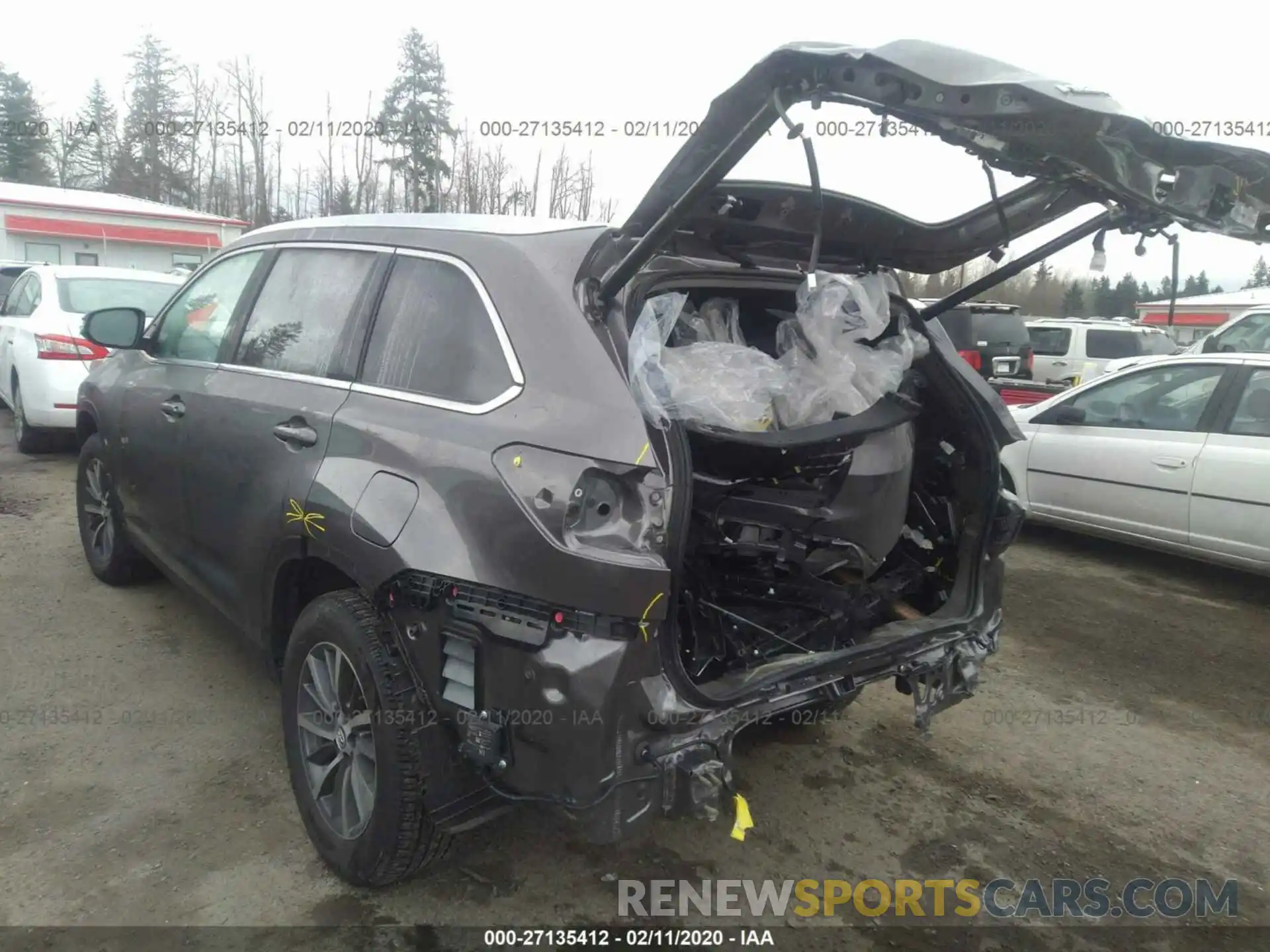 3 Photograph of a damaged car 5TDJZRFH9KS607137 TOYOTA HIGHLANDER 2019