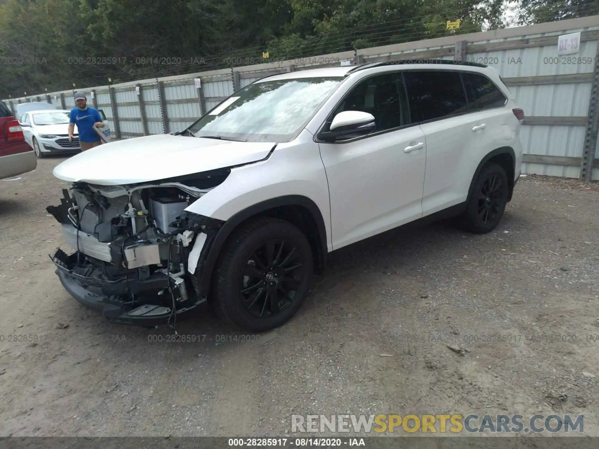 2 Photograph of a damaged car 5TDJZRFH9KS607882 TOYOTA HIGHLANDER 2019