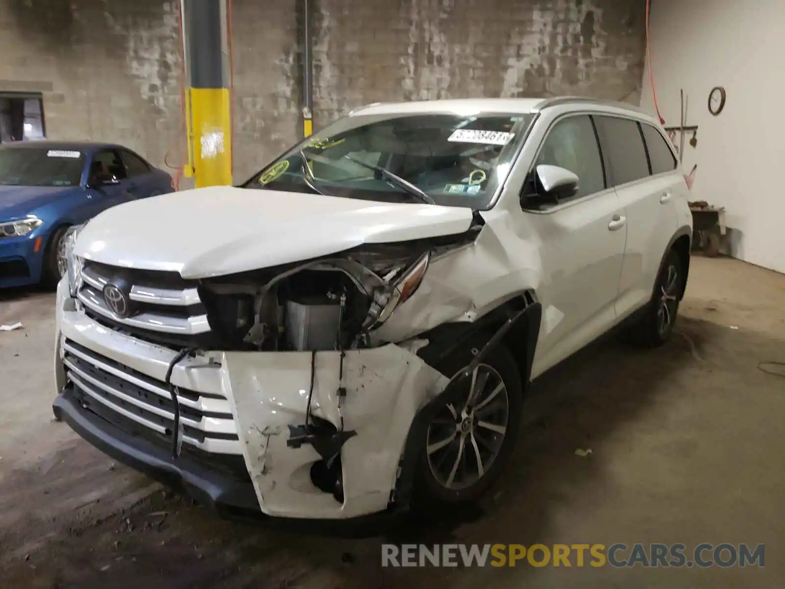 2 Photograph of a damaged car 5TDJZRFH9KS608109 TOYOTA HIGHLANDER 2019